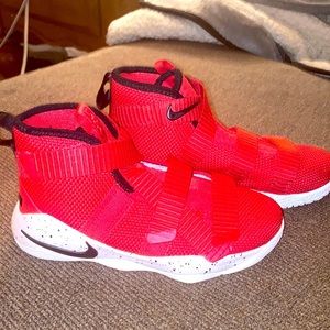 Boys Nike Lebron Soldier 11 shoes